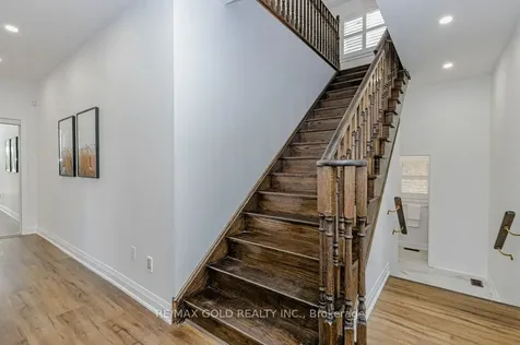 132 Mcknight Avenue Hamilton ON L0R 2H7