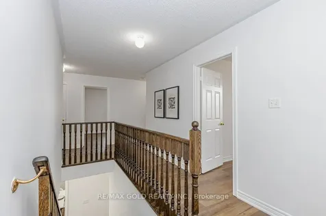 132 Mcknight Avenue Hamilton ON L0R 2H7