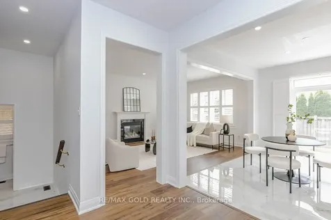 132 Mcknight Avenue Hamilton ON L0R 2H7