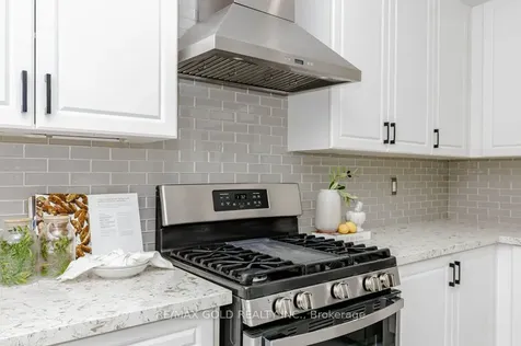 132 Mcknight Avenue Hamilton ON L0R 2H7