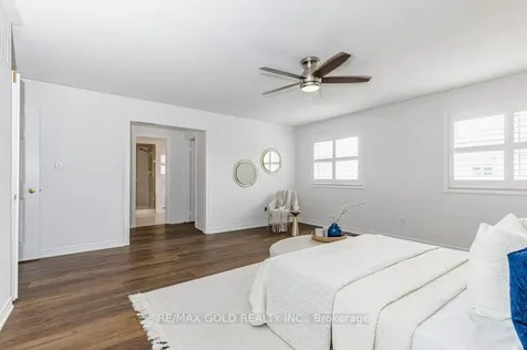 132 Mcknight Avenue Hamilton ON L0R 2H7