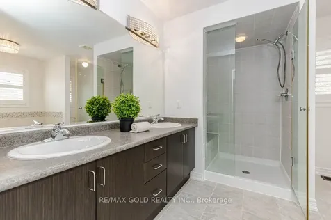132 Mcknight Avenue Hamilton ON L0R 2H7