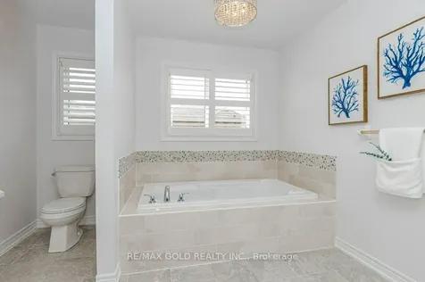 132 Mcknight Avenue Hamilton ON L0R 2H7