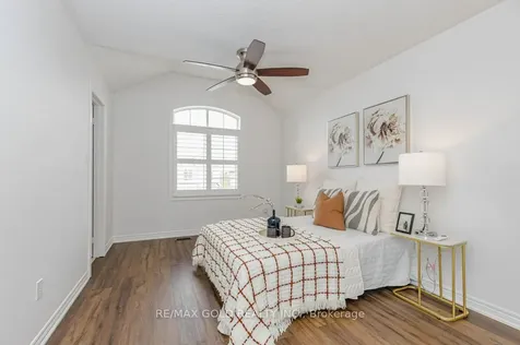 132 Mcknight Avenue Hamilton ON L0R 2H7