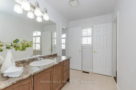 132 Mcknight Avenue Hamilton ON L0R 2H7