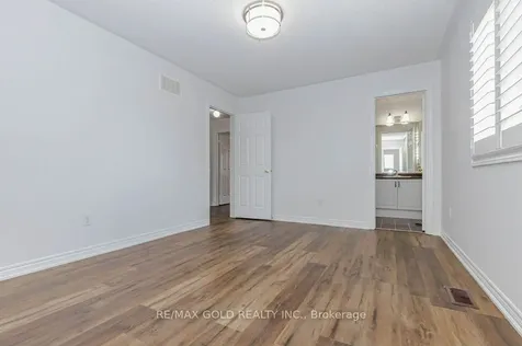 132 Mcknight Avenue Hamilton ON L0R 2H7