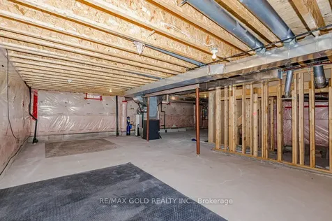 132 Mcknight Avenue Hamilton ON L0R 2H7