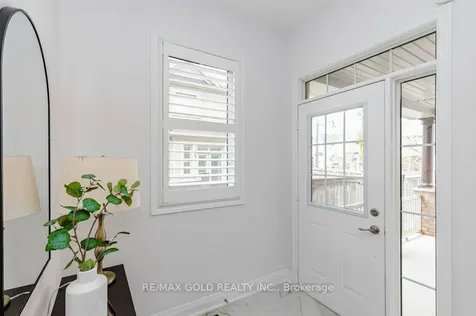 132 Mcknight Avenue Hamilton ON L0R 2H7