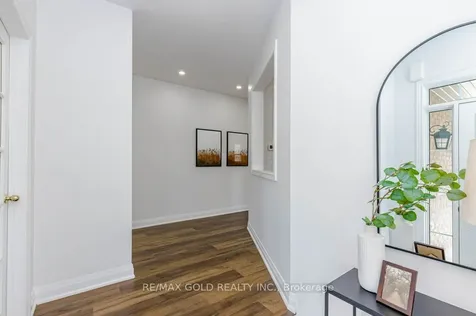 132 Mcknight Avenue Hamilton ON L0R 2H7