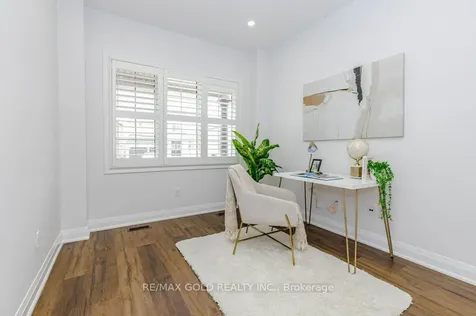 132 Mcknight Avenue Hamilton ON L0R 2H7