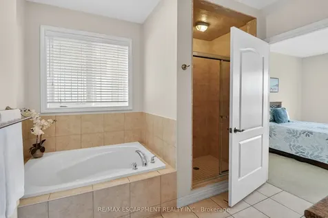 164 Galloway Trail Welland ON L3B 6G5