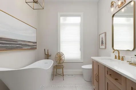 16 Swan Avenue Pelham ON L3B 5N5
