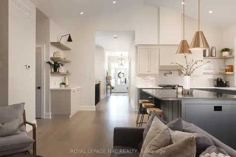 16 Swan Avenue Pelham ON L3B 5N5