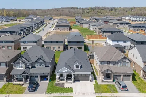 16 Swan Avenue Pelham ON L3B 5N5