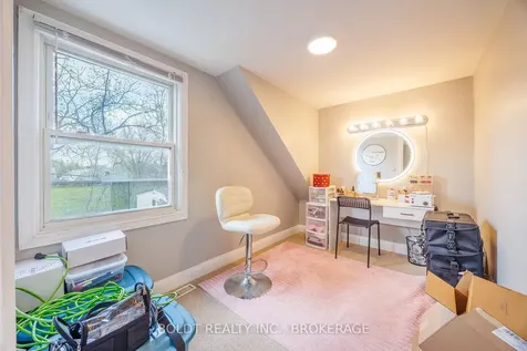 142 Clara Street Thorold ON L2V 1K3