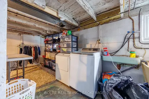 142 Clara Street Thorold ON L2V 1K3