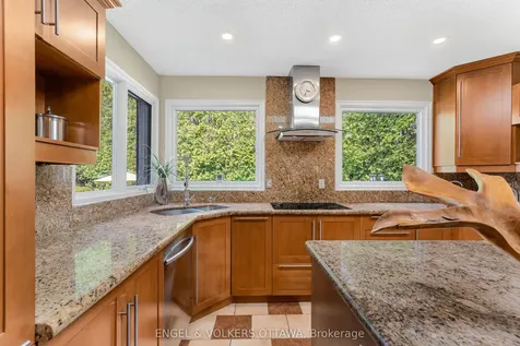 21 Tiffany Crescent Kanata ON K2K 1W3