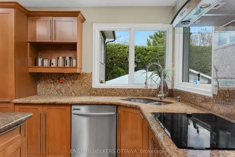 21 Tiffany Crescent Kanata ON K2K 1W3