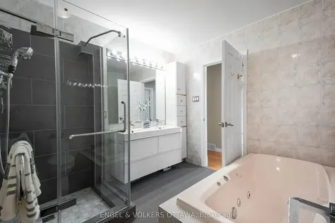 21 Tiffany Crescent Kanata ON K2K 1W3