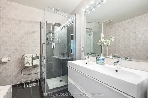 21 Tiffany Crescent Kanata ON K2K 1W3