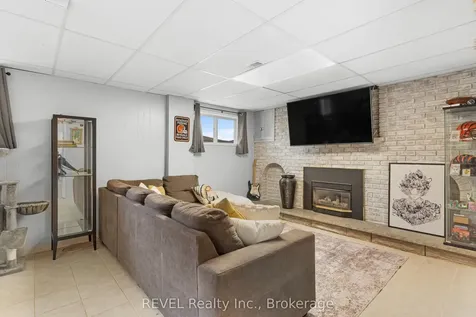 733 Clare Avenue Welland ON L3C 3B9