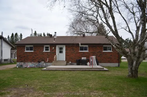 412 Sweezy Street W Powassan ON P0H 2L0