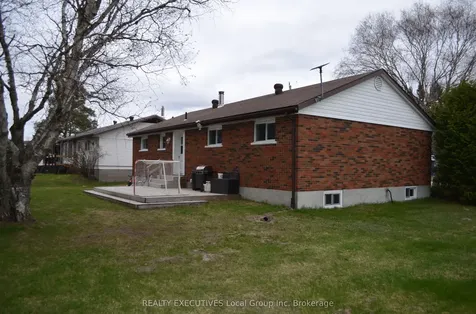 412 Sweezy Street W Powassan ON P0H 2L0
