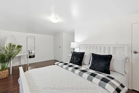 44 Whitfield Avenue Hamilton ON L8L 4B6