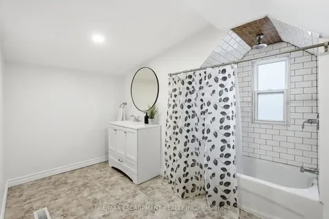 44 Whitfield Avenue Hamilton ON L8L 4B6