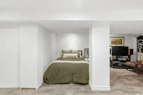 44 Whitfield Avenue Hamilton ON L8L 4B6