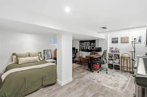 44 Whitfield Avenue Hamilton ON L8L 4B6