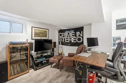 44 Whitfield Avenue Hamilton ON L8L 4B6