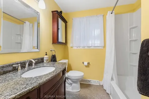 4 Rossie Place St. Catharines ON L2P 2G6