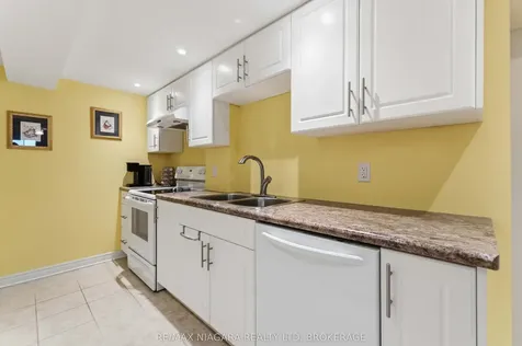 4 Rossie Place St. Catharines ON L2P 2G6