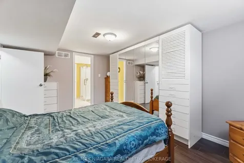 4 Rossie Place St. Catharines ON L2P 2G6