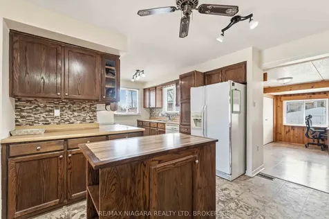 4 Rossie Place St. Catharines ON L2P 2G6