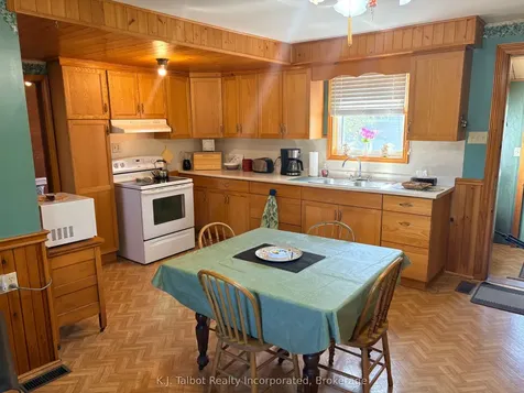 32 Albert Street Ashfield-colborne-wawanosh ON N0M 1R0