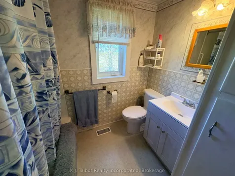 32 Albert Street Ashfield-colborne-wawanosh ON N0M 1R0