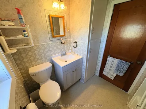 32 Albert Street Ashfield-colborne-wawanosh ON N0M 1R0