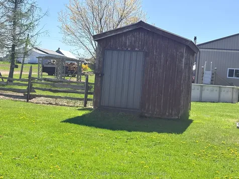 32 Albert Street Ashfield-colborne-wawanosh ON N0M 1R0