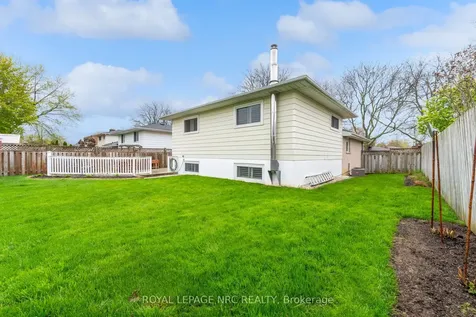 17 Baraniuk Street St. Catharines ON L2N 1N4