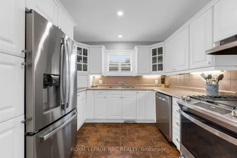 17 Baraniuk Street St. Catharines ON L2N 1N4