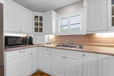 17 Baraniuk Street St. Catharines ON L2N 1N4
