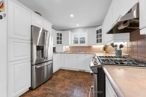 17 Baraniuk Street St. Catharines ON L2N 1N4