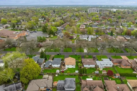 17 Baraniuk Street St. Catharines ON L2N 1N4