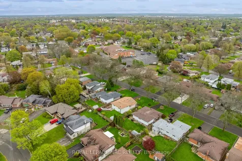 17 Baraniuk Street St. Catharines ON L2N 1N4