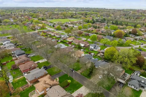 17 Baraniuk Street St. Catharines ON L2N 1N4
