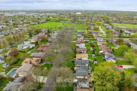 17 Baraniuk Street St. Catharines ON L2N 1N4