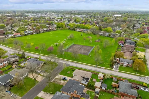 17 Baraniuk Street St. Catharines ON L2N 1N4