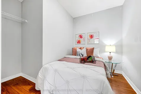 255 Keats Way Waterloo ON N2L 6N6